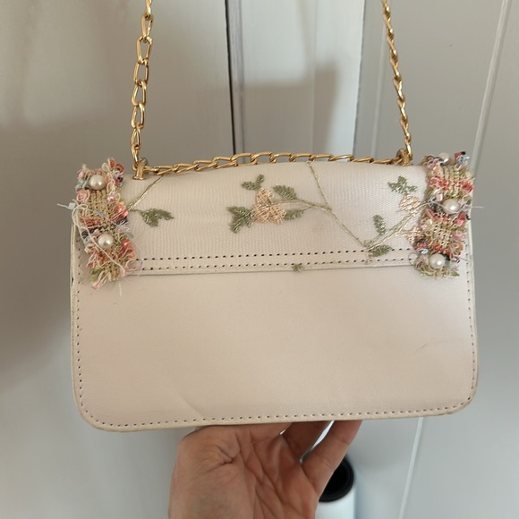 white lace with pearls purse - Picture 3 of 6